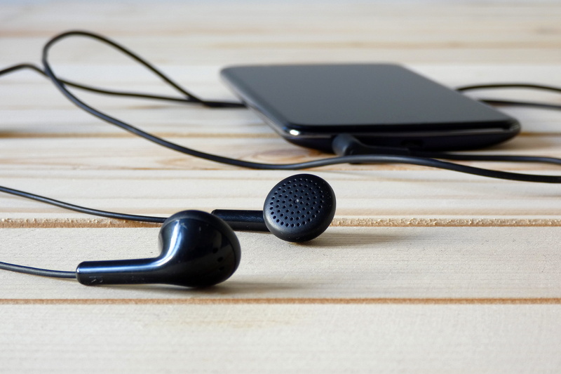 wireless technology, device, headset, technology, 4K, audio, communication, music, indoors, smartphone, input device, table, depth of field, electrical equipment
