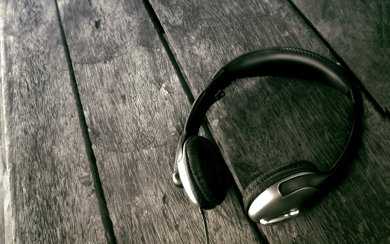 desks, indoors, day, close-up, retro Styled, headphones, directly above, outdoor, sound, single Object, equipment, audio Equipment, high angle view, music
