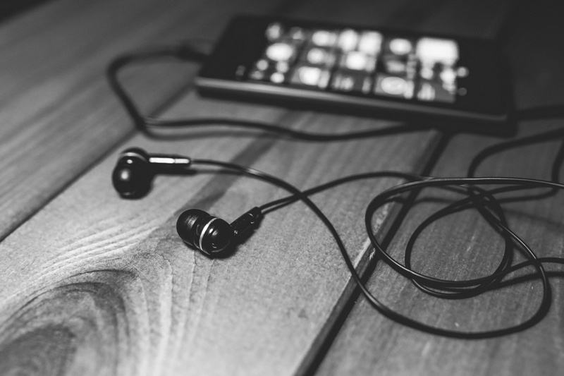 black, keyboard, cable, smartphone, mobile, input device, close-up, desk, in-ear headphones, still life, black-and-white, selective focus, personal accessory