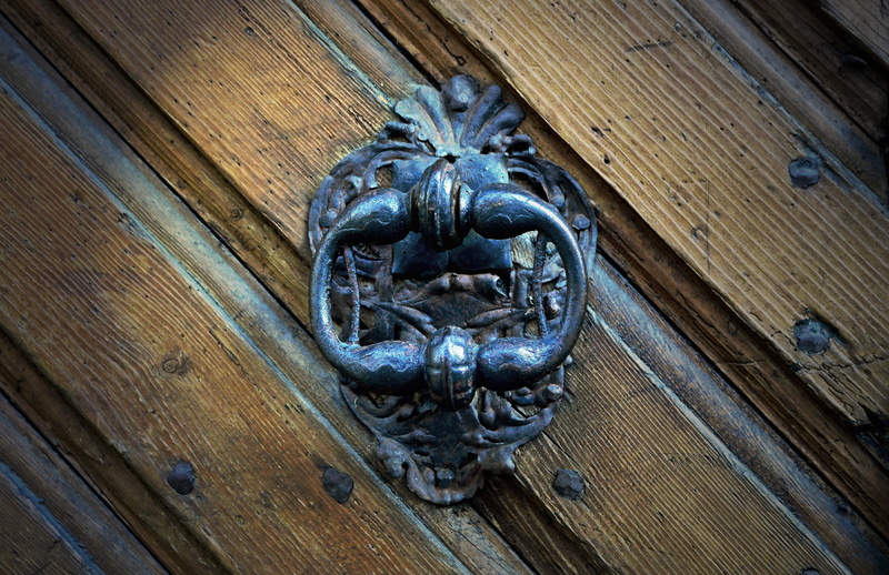 representation, key hole, knocker, knob, antique, ornate, handle, architecture, black, safety, bks castle, security, animal representation, used, craft