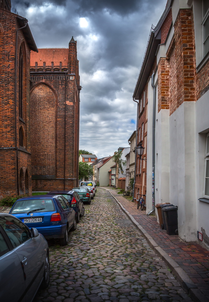4K, house facade, footpath, paving stone, cobblestones, motor vehicle, old town, outdoors, monument, diminishing perspective, the way forward, land vehicle