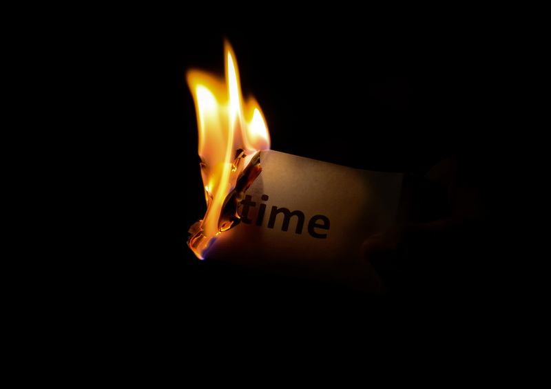copy space, wax, communication, illuminated, close-up, heat - Temperature, inspiration, matchstick, black background, igniting, night, luminosity, fire