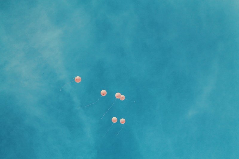 close-up, cloud, away, blue Background, darling, weekend, display, fly, little thing, desktop, delight, 4K, look up, balloon, backgrounds, orange