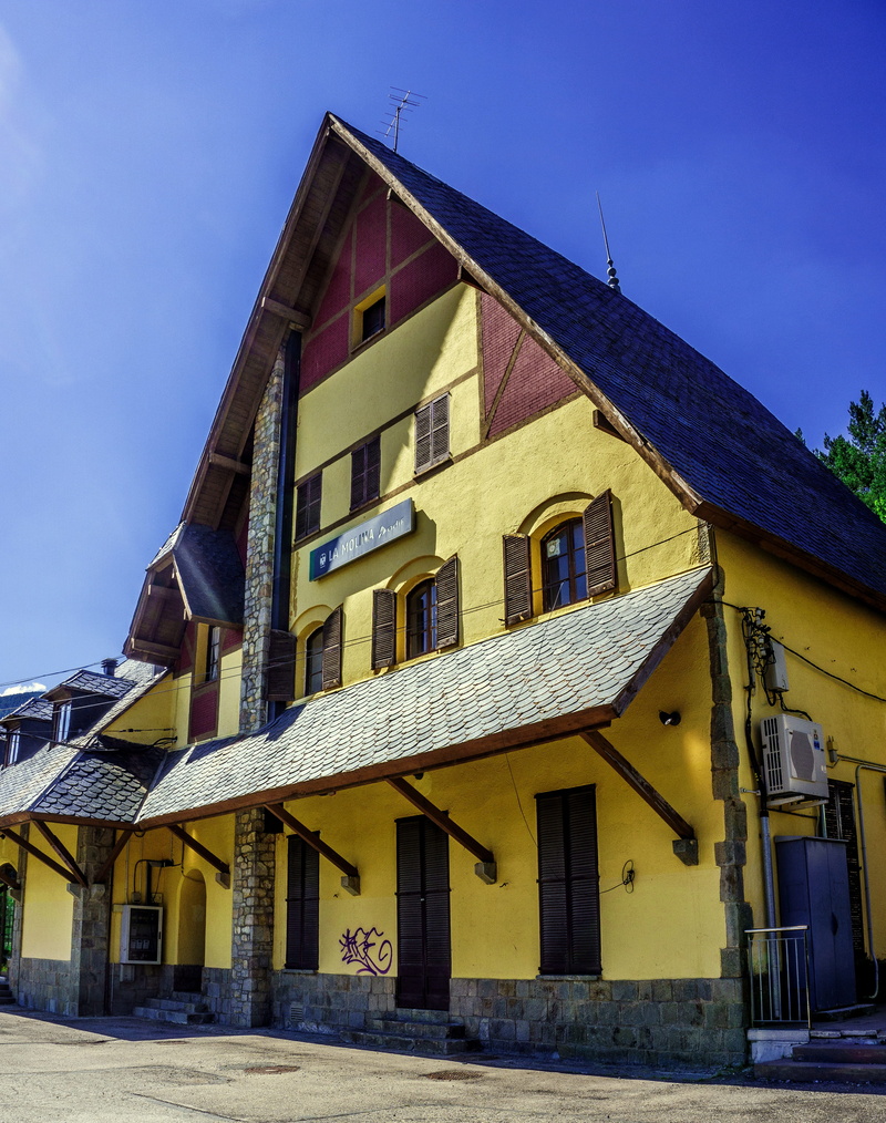 4K, residential district, city, architecture, railway station, sunlight, sky, clear sky, roofs, building, landscape, yellow, street, summer, color, door