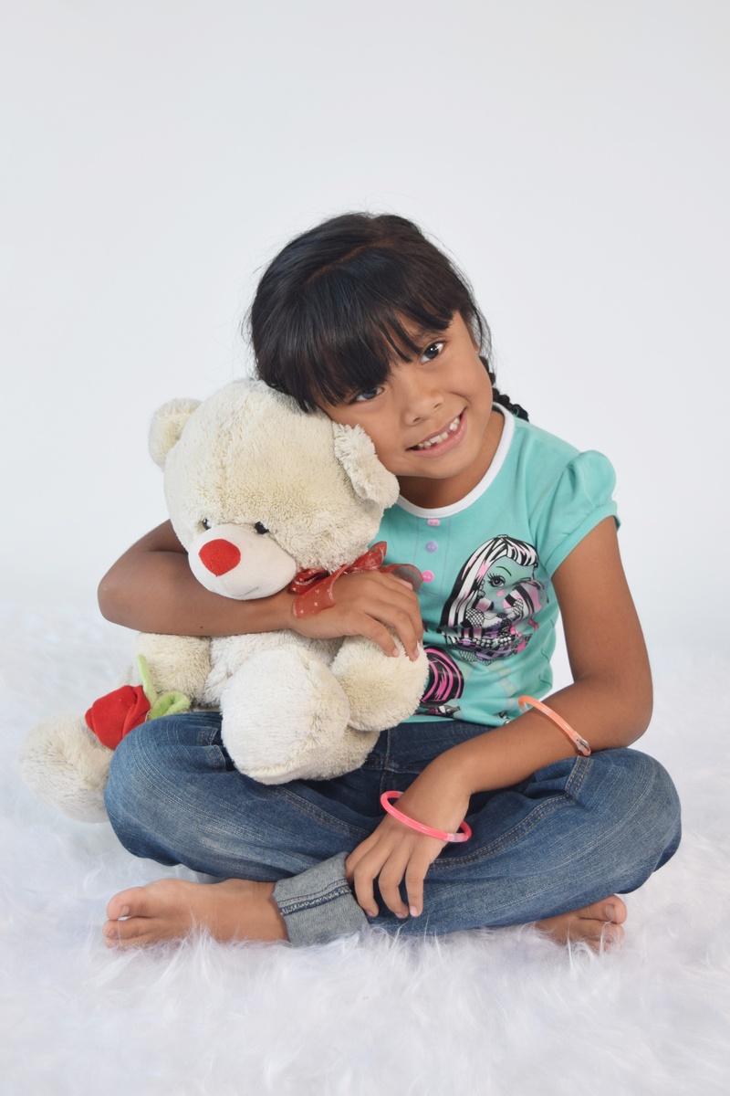 women, take it easy, teddy, girl, softness, people, girls, child, sitting, stuffed toy, full length, lifestyles, innocence, 2K, embracing, toy, females