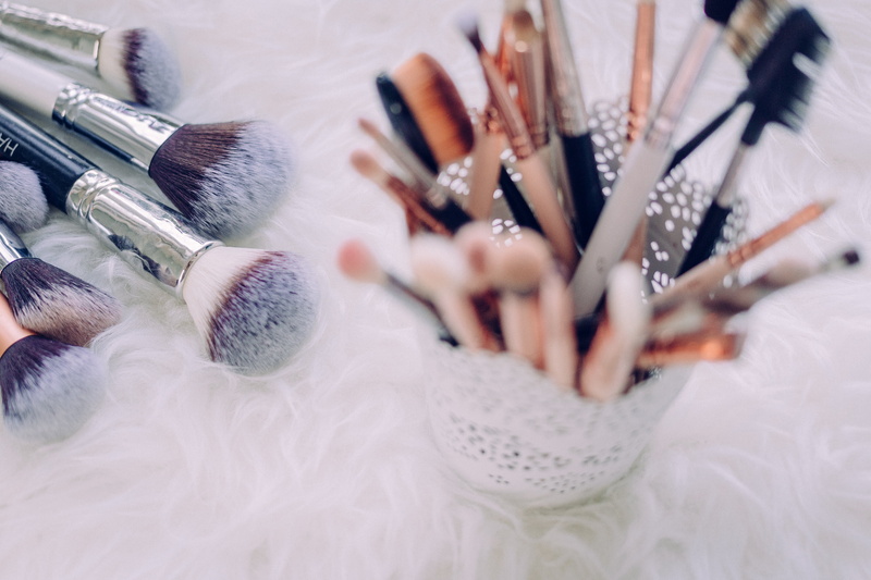 beauty, blur, day, beauty product, paintbrush, makeup, no people, make-up brush, brushes, nail, bokeh, cosmetic, table, brush, art and craft, selective focus