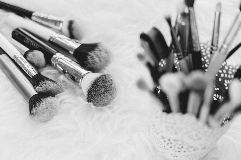 body care and beauty, personal accessory, group of objects, blur, blush - make-up, 4K, no people, art and craft, indoors, body care, arts culture and entertainment
