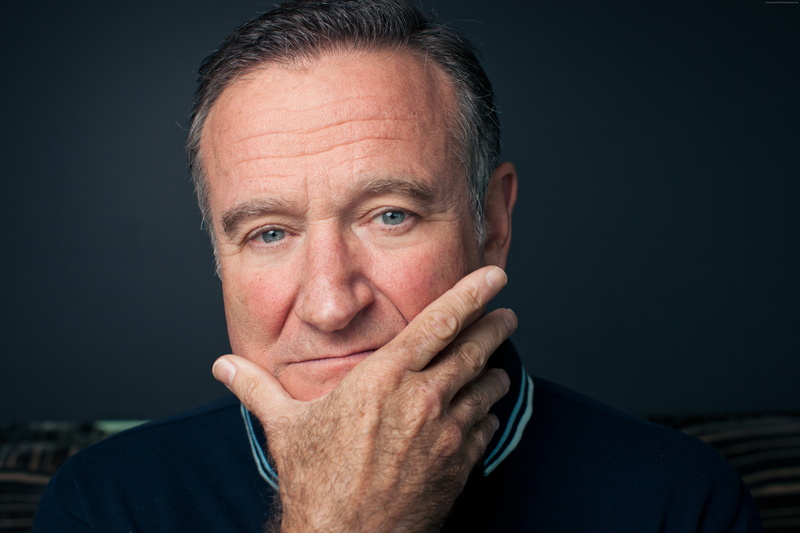 hand on chin, Robin Williams, lifestyles, studio shot, contemplation, Most Popular Celebs in 2015, adult, men, mature adult, actor, looking at camera, black background