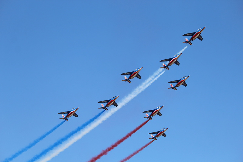 white, army, teamwork, blue, military, outdoors, aerobatics, nature, alpha jet, black, aircraft, smoke - physical structure, formation flying, on the move