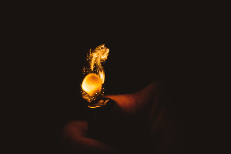 burning, burns, kindle, flaming, warm, night, single object, illuminated, holding, bill, burn, finger, 5K, hand, ignition, light, one person, studio shot