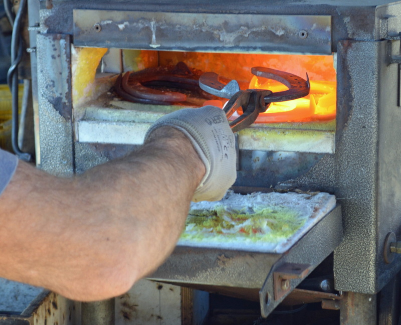 human Hand, Marechal, preparation, real people, men, finger, working, workshop, industry, heat - Temperature, occupation, horseshoe, fire - Natural Phenomenon