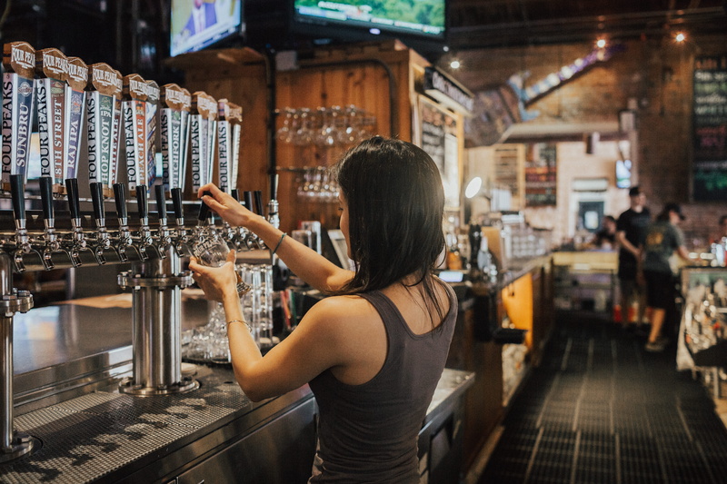 rear view, beer, hair, focus on foreground, food and drink, facing, bartender, hairstyle, adult, business, choice, one person, real people, employee, working