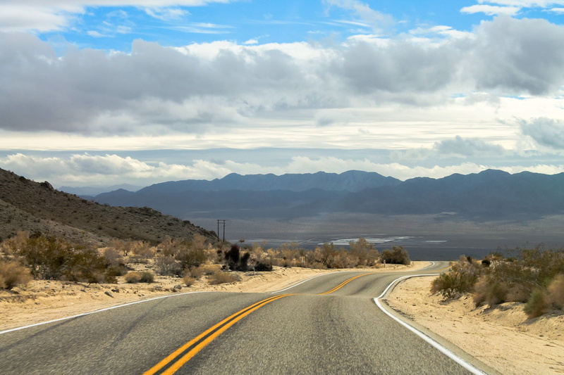 highway, trip, architecture, photo, symbol, district, financial, day, sign, mountain, car, arizona, towards, outdoors, double yellow line, city, transportation