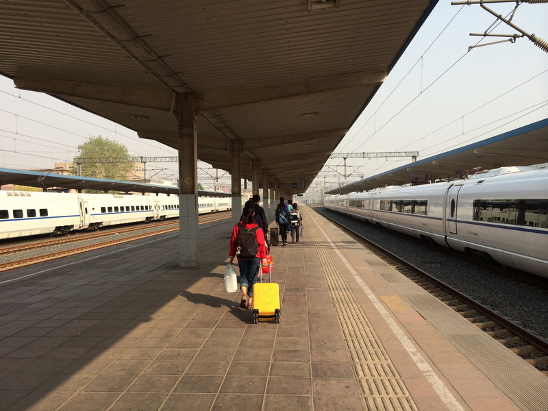 lifestyles, Train, 2K, Luggage Compartment, architecture, casual clothing, railroad station platform, track, architectural column, people, public transportation