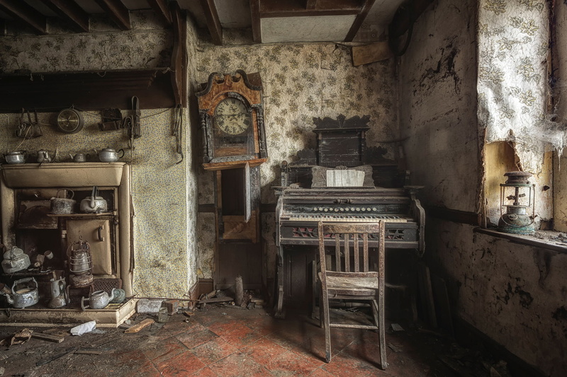spinet, ruined, indoors, the Past, retro Styled, old-fashioned, obsolete, bad condition, built structure, industry, no People, house, things, old, ancient