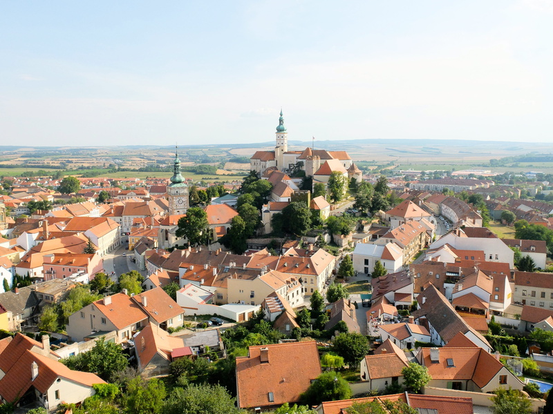 building exterior, residential district, crowd, monument, Architecture, built structure, house, community, townscape, city, outdoors, Mesto, tourism, things to do
