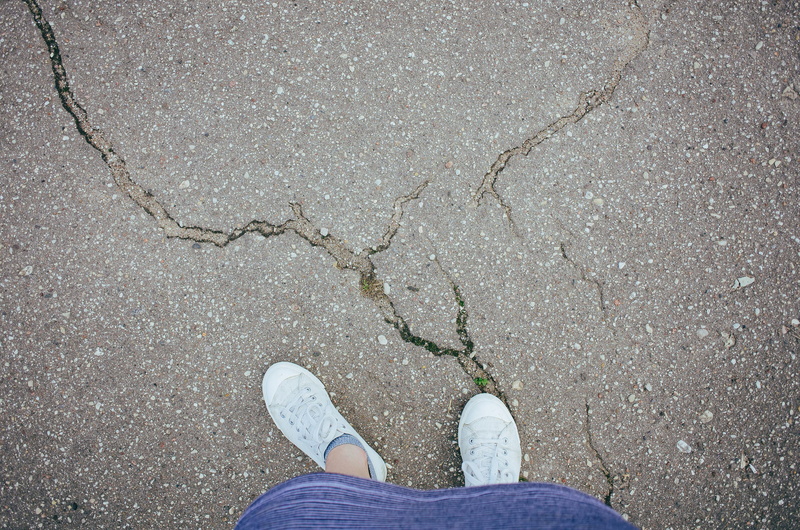 leg, summer, view, asphalt, 2K, point, human foot, men, day, copyspace, rough, angle, high angle view, outdoors, from above, street, personal perspective