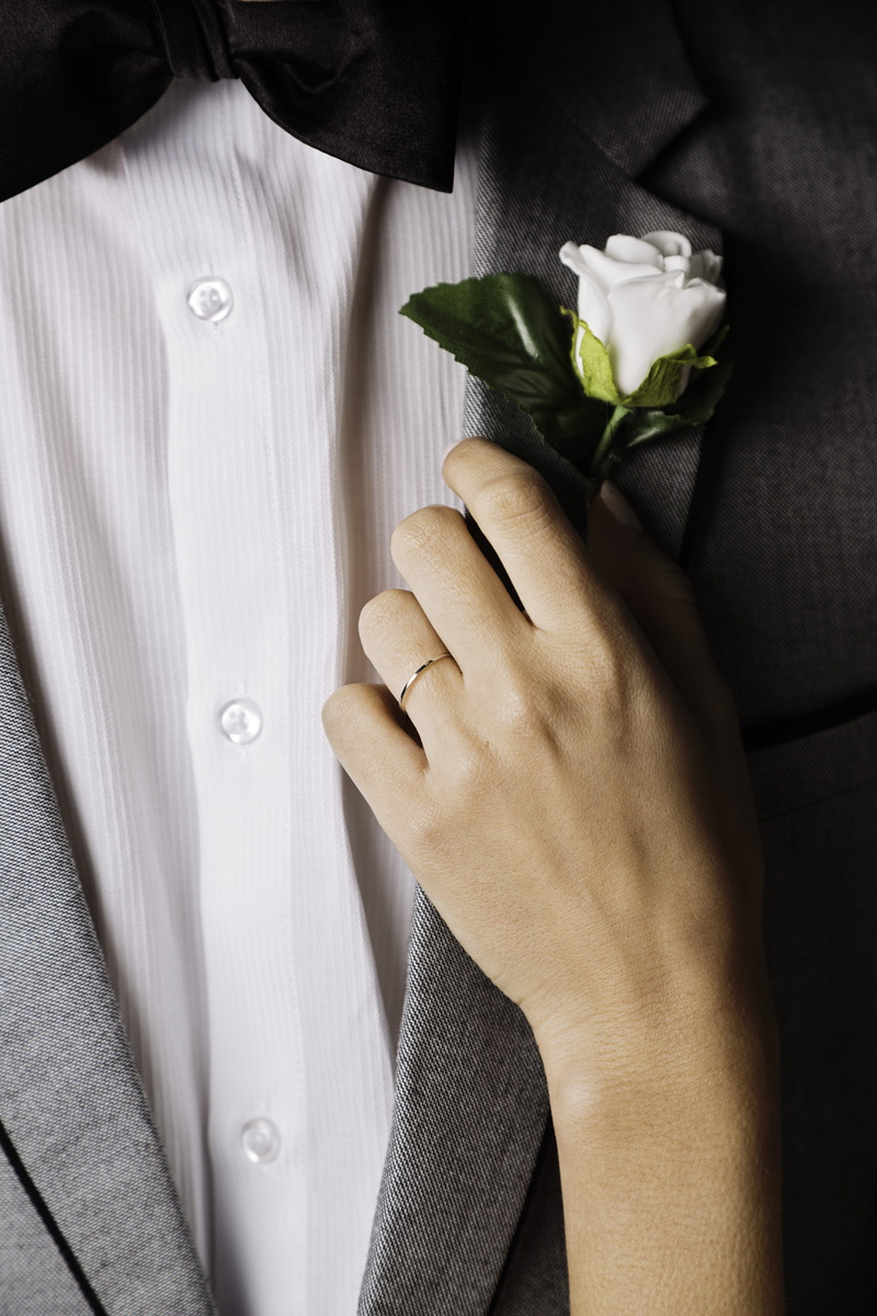 close-up, men, one person, rose - flower, rose, human body part, positive emotion, person, holding, elegant, love, white, hand, 5K, man, plant, flower