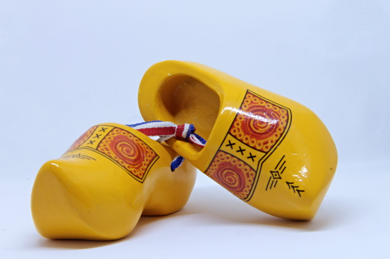 painted, shoes, finance, tradition, savings, wood, currency, cut out, yellow, wealth, pair, deco, colored background, food and drink, mitbringsel, two objects