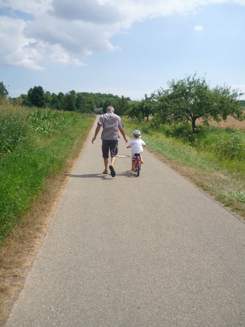 two people, leisure activity, footpath, know, boys, full length, learn, the way forward, road, leisure, live, women, people, bicycle, togetherness, sport