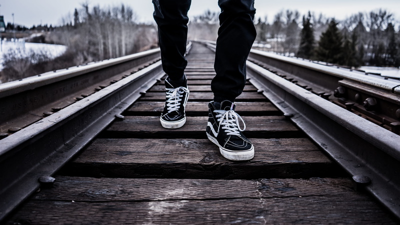 person, leisure activity, jeans, casual clothing, lifestyles, day, shoe, walking, one person, body part, standing, winter, shoes, track, old, black, human foot
