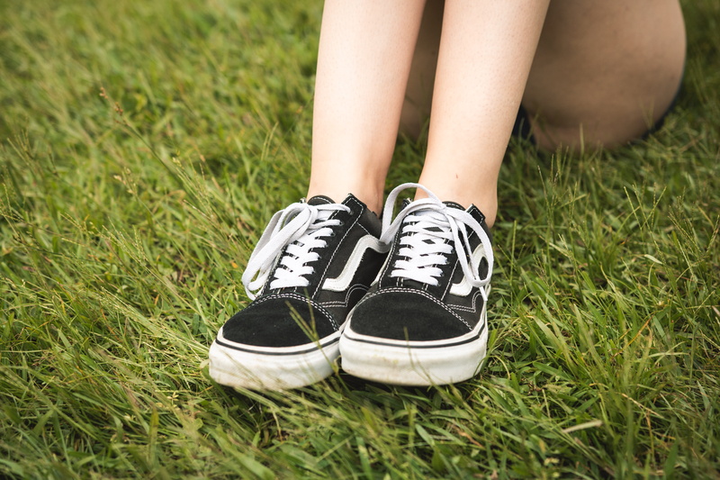 wear, person, skool, vans, grass, black, design, girl, women, field, relaxation, outdoors, retro, skate, lifestyles, canvas shoe, human body part, woman