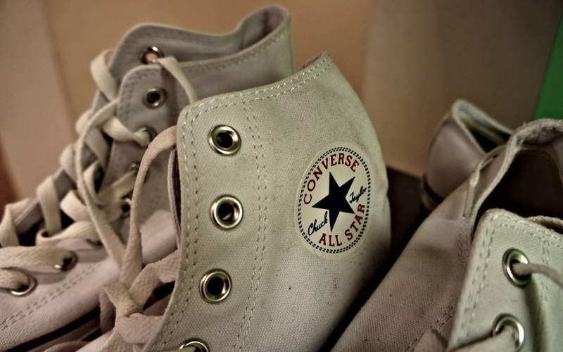 time, equipment, obsolete, grey, alarm clock, metal, 1080P, indoors, laces, focus on foreground, leather, textile, star, green, old, clock, pair, close-up
