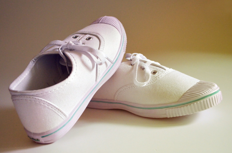 fashion, white, simplicity, canvas, white color, lace - fastener, shoes, clean, accessories, no people, 2K, pair, dress shoe, shoe, clothing, studio shot