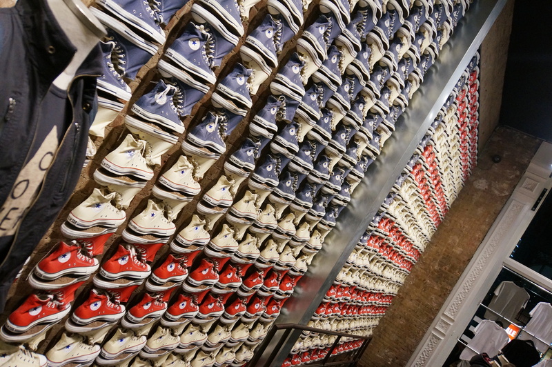 order, shoe, built structure, sports shoes, linen shoes, pattern, choice, large group of objects, repetition, variation, youth, sneakers, mountain pine