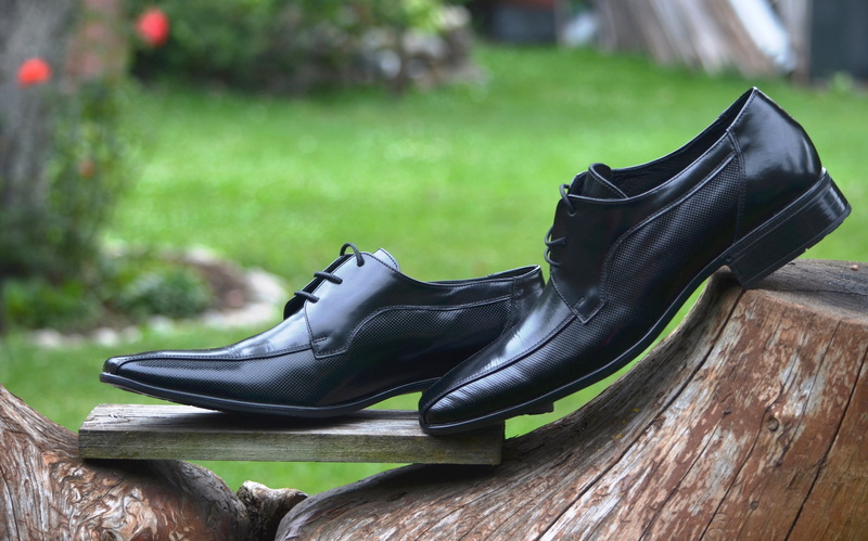 personal accessory, outdoors, wood, 4K, dress, pair, leisure activity, classic, foot, close-up, no people, people, elegance, style, focus on foreground