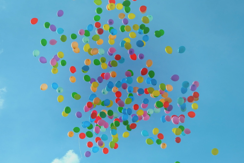 celebration, balloons, fun, latex, backgrounds, large group of objects, inflated, sky, pill, blue background, assorted, flying, cloud - sky