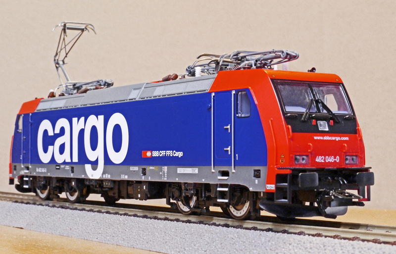 sign, truck, journey, bombardier, sbb-cargo, outdoors, model railway, vehicle, br482, land vehicle, arrival, business, goods train locomotive, side view