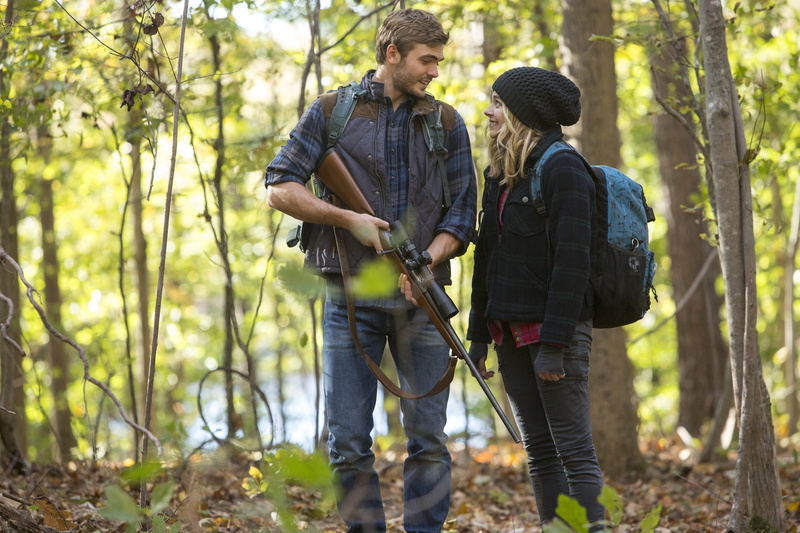 carabiner, fiction, Alex Rowe, hat, backpack, 2K, weapons, Chloe Grace Moretz, forest, 5th wave, sniper, frame, The 5th Wave, Alex Roe