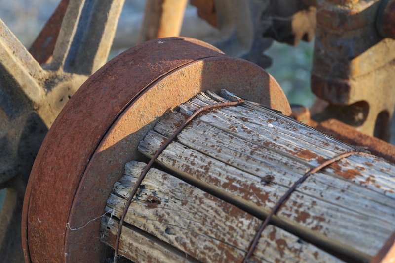 obsolete, notched, Old, industrial, damaged, cylinder, Machine, Mechanism, weathered, outdoors, day, close-up, steel, wheels, iron, heritage, abandoned