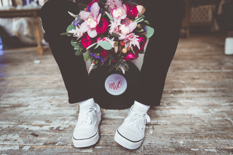plant, 2K, human limb, flowering plant, stroll, flooring, person, vulnerability, lifestyles, flower arrangement, people, wood, bouquet, low section, sitting