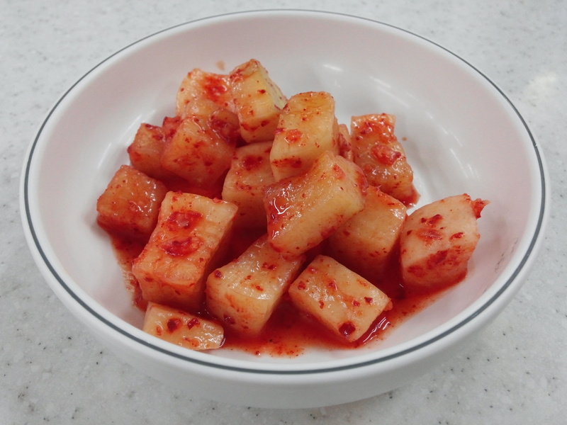 red pepper powder, white, food, moo, delicious food, wellbeing, kimchi, food photography, table, indoors, plate, gourmet, bowl, slice, cooking, freshness