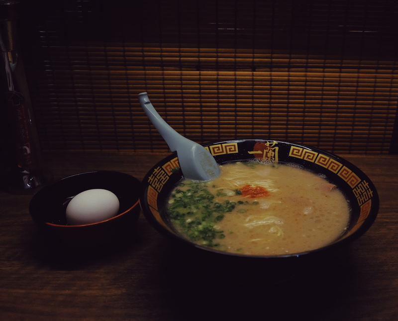 kitchen utensil, curry, food and drink, bowl, spoon, no people, black, ready-to-eat, ceramic, mixing bowl, pottery, jar, japanese food, culinary, saucer