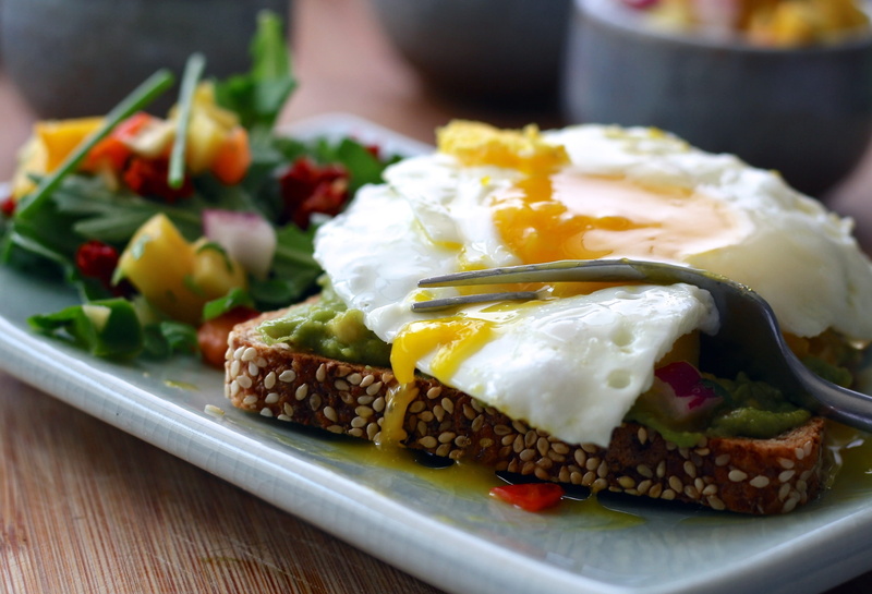 2K, food and drink, frying, meal, egg yolk, healthy, vegetable, cooking light, on top, freshness, fried, no people, sunny side up, fruit, fork, delicious
