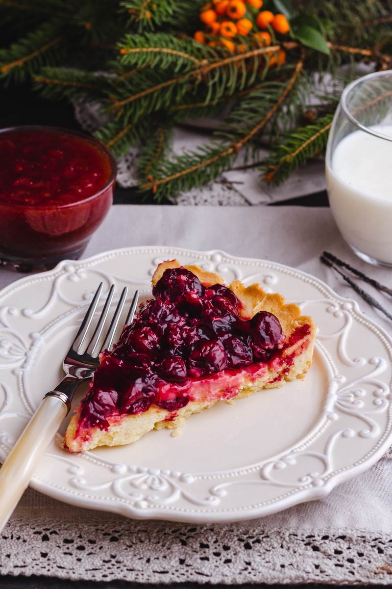 cheesecake, tart - dessert, baked pastry item, berry Fruit, unhealthy eating, still life, cream, cake, plate, 4K, fork, freshness, white, ceramic, table knife