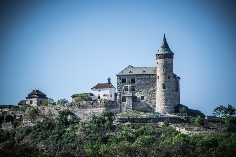 religion, old, building, travel destinations, gray, tower, the past, no people, castle, clear sky, cliff, 5K, day, history, historical landmark, things to do