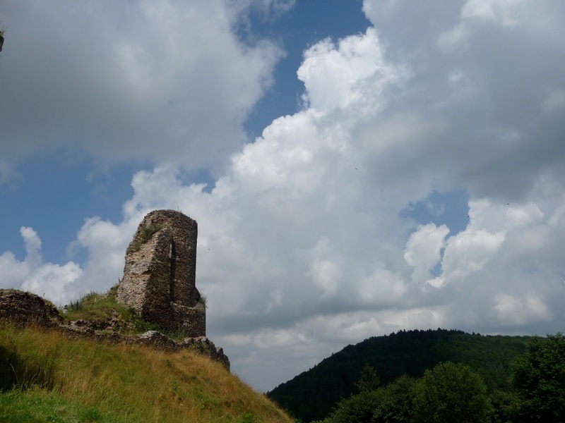 outdoors, no people, view, non-urban scene, scenics - nature, land, mountain, tree, rock, day, ruins, clouds, 2K, travel, environment, cloud - sky, castle lichnice