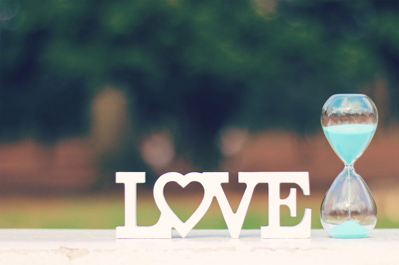 western script, sand, positive emotion, message, day, no people, close-up, deadline, glass, communication, timer, emotion, concepts, blue, green color