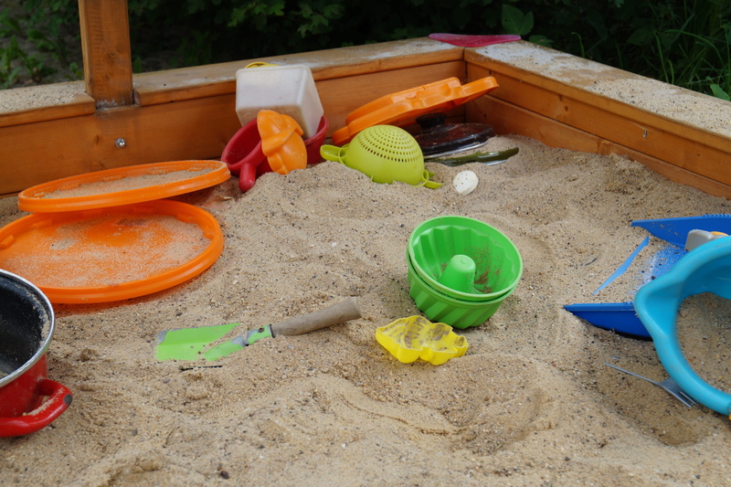 toys, sand, choice, multi colored, plant, can, 5K, sand toys, watering can, container, land, outdoors, bucket, nature, yellow, garden, sand pit, gardening
