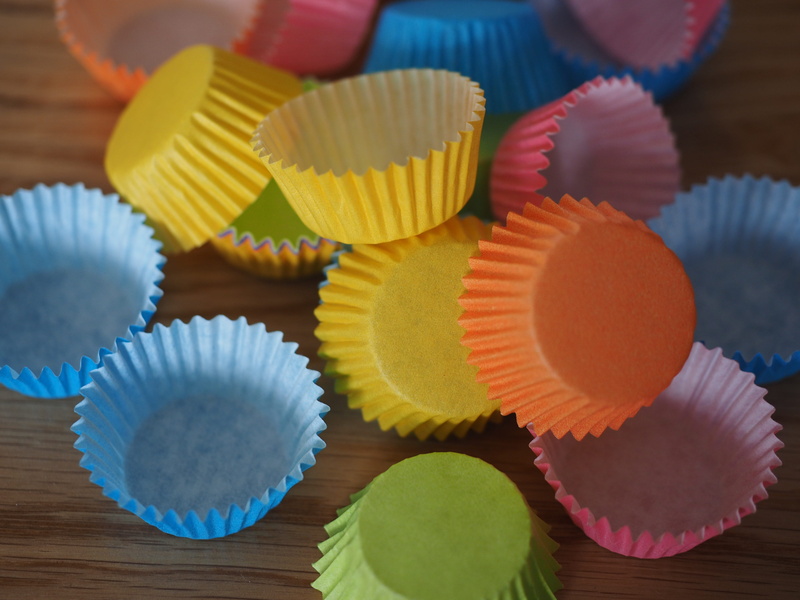 cupcake muffins, baking dish, variation, 4K, baking cups, choice, food, table, close-up, large group of objects, color, no people, muffin cups, cookies