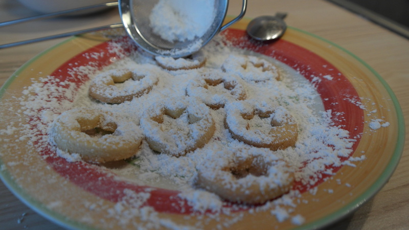 no people, preparation, cookies, high angle view, ramekins, ready-to-eat, bake, cookie cutter, food, indoors, icing sugar, shortcrust pastry, pastries