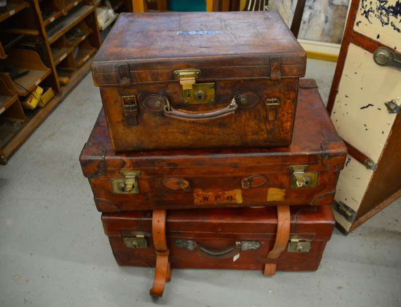 boxes, leather, old, retro-styled, box, retro, weathered, suitcases, luggage, brown, adventure, still life, three, 5K, indoors, metal, architecture, trip