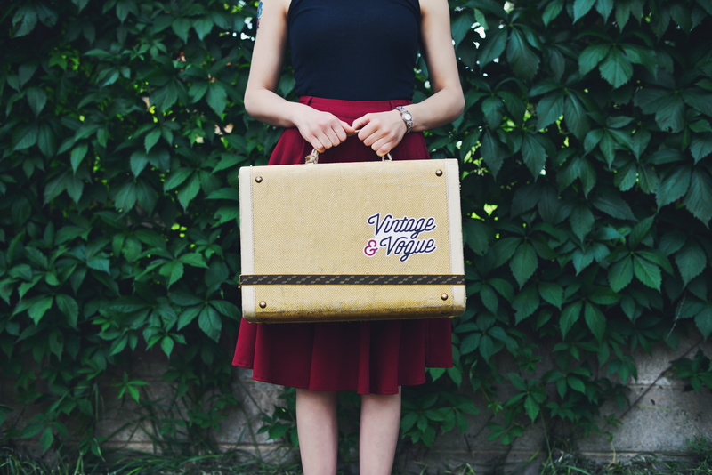 outdoors, midsection, fashion, suit, plant, women, day, people, brown, red, leisure activity, vintage, leaf, beautiful, case, wooden, one Person, 5K, young Adult