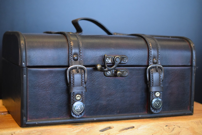 wooden, travel, holiday, suitcase, vacations, tourism, bag, retro styled, old suitcase, luggage, journey, surface, leaving, utensils, brown, 1930, vintage