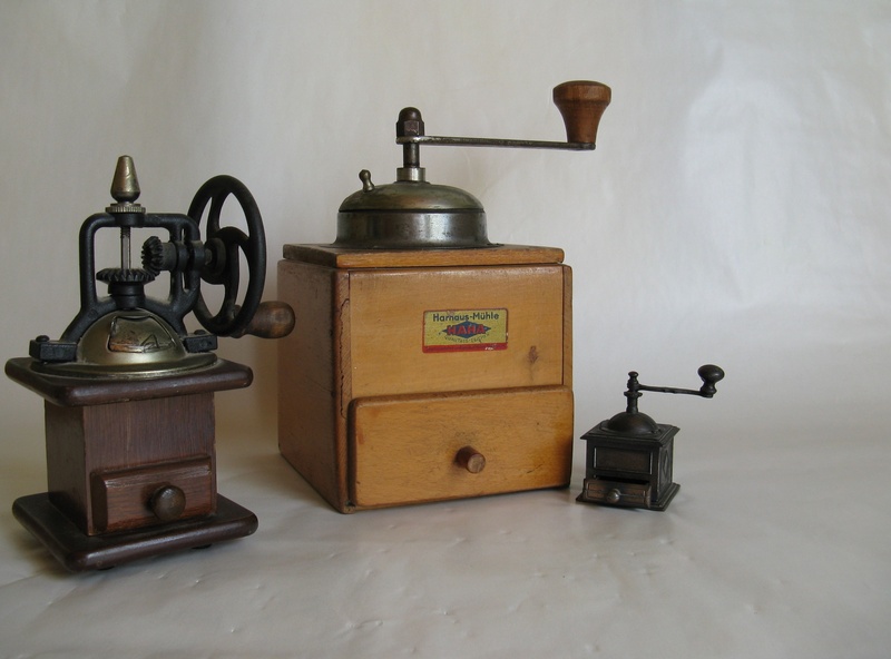 antique, flea market, retro styled, old, 2K, wood, manually, nostalgia, home interior, wall - building feature, brown, table, suitcase, metal, flooring