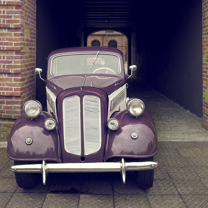 antique, old car, old, retro styled, retro, oldsmobile, mode of transportation, car, 2K, brick wall, no people, brick, architecture, technology, day, metal